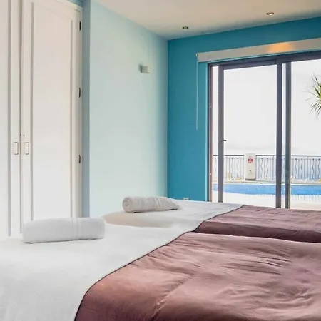 Zula House - Stunning Spectacular Location בית נופש