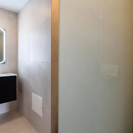 Zula House - Stunning Spectacular Location בית נופש *