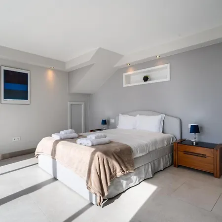 Zula House - Stunning Spectacular Location *