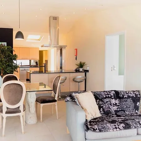 Guest house Zula House - Stunning Spectacular Location Canico (Madeira)
