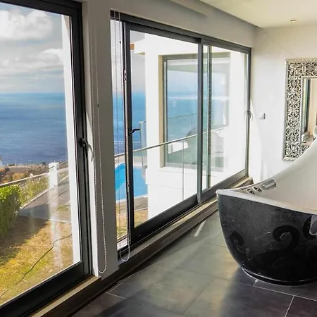 Zula House - Stunning Spectacular Location * Canico (Madeira)