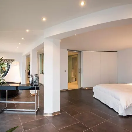 Guest house Zula House - Stunning Spectacular Location