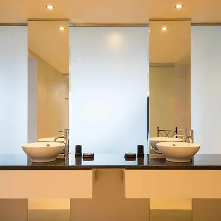 Zula House - Stunning Spectacular Location Guest house Canico (Madeira)