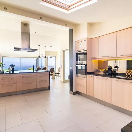 Σπίτι διακοπών Zula House - Stunning Spectacular Location Caniço