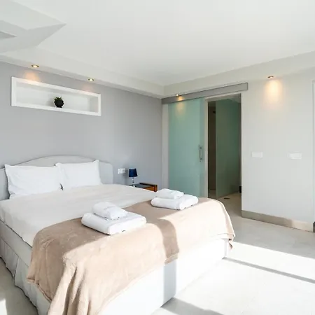 Zula House - Stunning Spectacular Location * Caniço